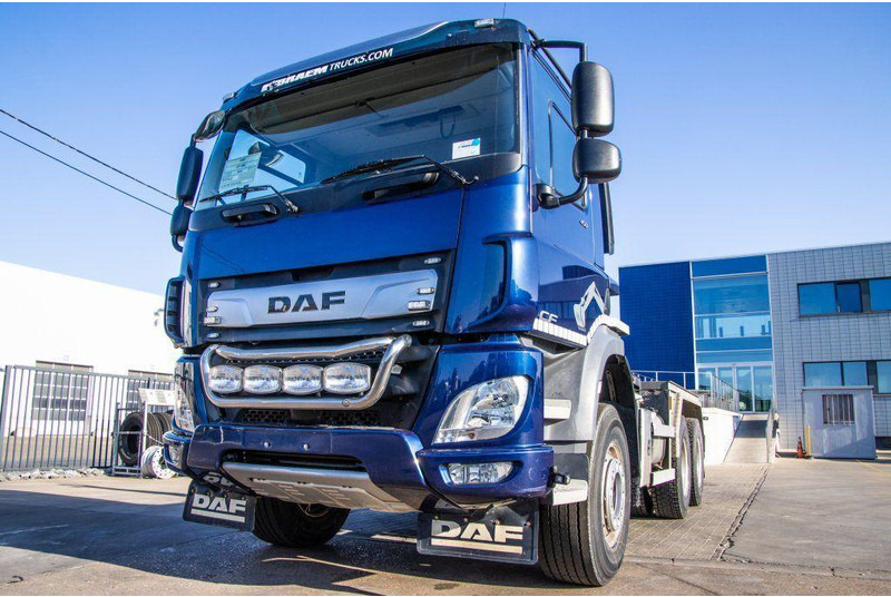 DAF CF 450 - Pacēlājs ar āķi: foto 1 DAF CF 450 - Pacēlājs ar āķi: foto 1
