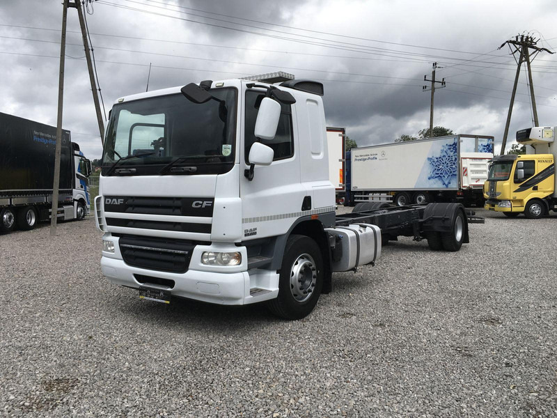 DAF CF 65.220 - Šasija kravas automašīna: foto 1 DAF CF 65.220 - Šasija kravas automašīna: foto 1