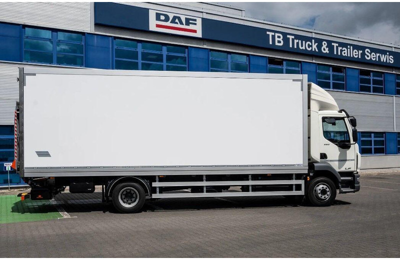 DAF LF 260 Koffer + Tail Lift - Kravas automašīna ar slēgto virsbūvi: foto 4 DAF LF 260 Koffer + Tail Lift - Kravas automašīna ar slēgto virsbūvi: foto 4