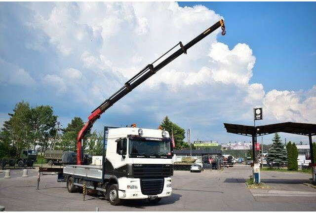DAF XF 105.410 - Bortu kravas automašīna/ Platforma, Kravas auto ar manipulatoru: foto 1 DAF XF 105.410 - Bortu kravas automašīna/ Platforma, Kravas auto ar manipulatoru: foto 1