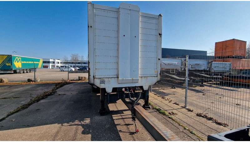 Dinkel DTAKWLW 18000 - Puspiekabe slēgtā virsbūve: foto 2 Dinkel DTAKWLW 18000 - Puspiekabe slēgtā virsbūve: foto 2