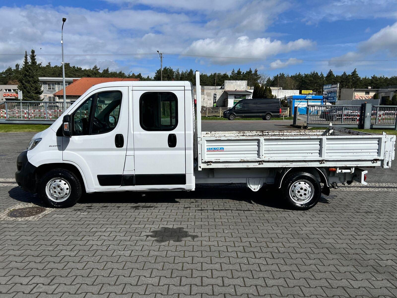 Fiat Ducato Brygadówka Doka 7-miejsc + Skrzynia - Automašīna ar kravas platformu, Kravas-pasažieru furgons: foto 2 Fiat Ducato Brygadówka Doka 7-miejsc + Skrzynia - Automašīna ar kravas platformu, Kravas-pasažieru furgons: foto 2