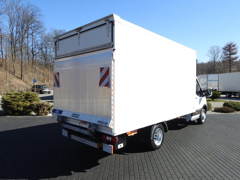 Ford TRANSIT KONTENER WINDA 8 PALET BLIŹNIACZE KOŁA KLIMATYZACJA 13 - Furgons ar slēgtā virsbūve: foto 3 Ford TRANSIT KONTENER WINDA 8 PALET BLIŹNIACZE KOŁA KLIMATYZACJA 13 - Furgons ar slēgtā virsbūve: foto 3