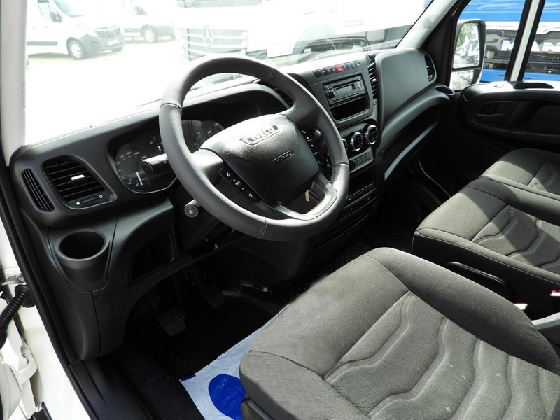 Iveco DAILY 35C17 FURGON BRYGADÓWKA 6 MIEJSC TEMPOMAT BLIŹNIACZE KOŁA - Furgons ar slēgtā virsbūve: foto 2 Iveco DAILY 35C17 FURGON BRYGADÓWKA 6 MIEJSC TEMPOMAT BLIŹNIACZE KOŁA - Furgons ar slēgtā virsbūve: foto 2
