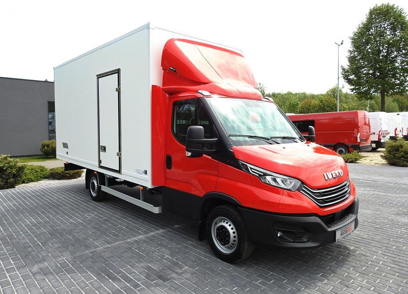 Iveco DAILY 35S18 NOWY KONTENER 10 PALET TEMPOMAT NAWIGACJA KLIMATYZAC - Furgons ar slēgtā virsbūve: foto 4 Iveco DAILY 35S18 NOWY KONTENER 10 PALET TEMPOMAT NAWIGACJA KLIMATYZAC - Furgons ar slēgtā virsbūve: foto 4