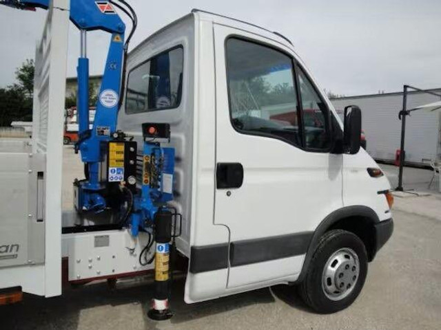 Iveco Daily 35C11 - flatbed+crane - Bortu kravas automašīna/ Platforma, Kravas auto ar manipulatoru: foto 5 Iveco Daily 35C11 - flatbed+crane - Bortu kravas automašīna/ Platforma, Kravas auto ar manipulatoru: foto 5