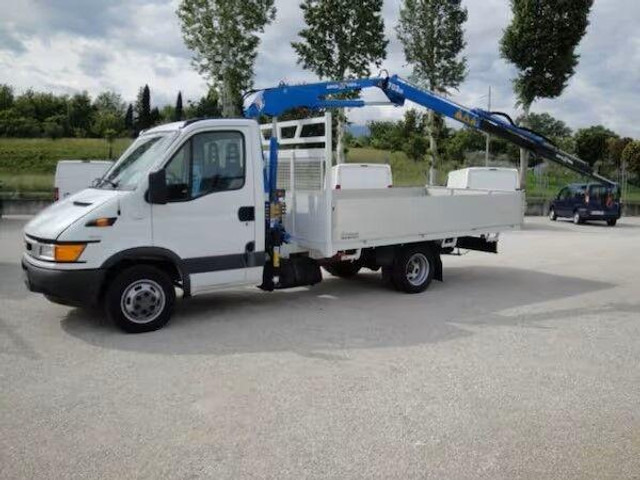 Iveco Daily 35C11 - flatbed+crane - Bortu kravas automašīna/ Platforma, Kravas auto ar manipulatoru: foto 2 Iveco Daily 35C11 - flatbed+crane - Bortu kravas automašīna/ Platforma, Kravas auto ar manipulatoru: foto 2