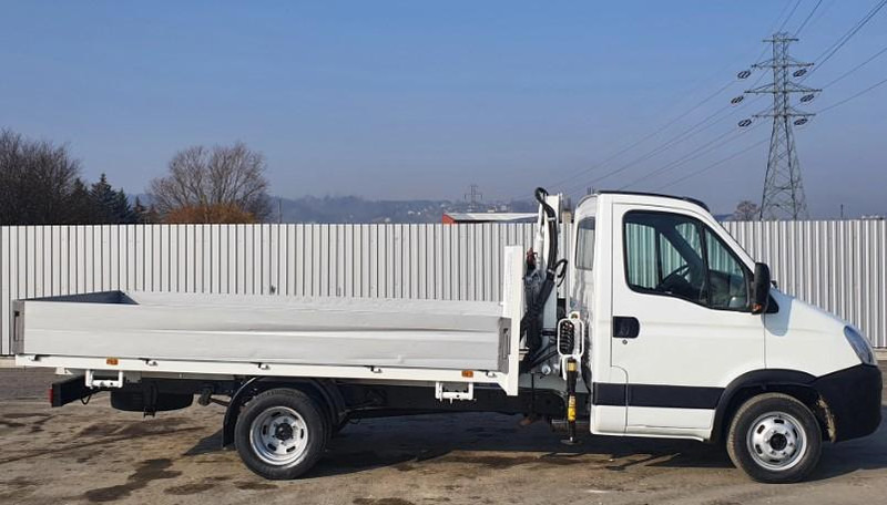 Iveco Daily 35C13 Bonfiglioli P 2300 - Pritsche 4,3 m - Automašīna ar kravas platformu: foto 4 Iveco Daily 35C13 Bonfiglioli P 2300 - Pritsche 4,3 m - Automašīna ar kravas platformu: foto 4