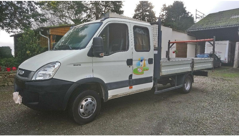 Iveco Daily 35C15 Doka flatbed - Automašīna ar kravas platformu: foto 1 Iveco Daily 35C15 Doka flatbed - Automašīna ar kravas platformu: foto 1
