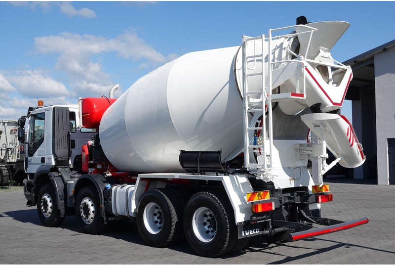 Iveco TRAKKER 410 / 8X4 / BETONOMIESZARKA 9 M3 / PUTZMEISTER / ALUFELG - Betonvedējs: foto 5 Iveco TRAKKER 410 / 8X4 / BETONOMIESZARKA 9 M3 / PUTZMEISTER / ALUFELG - Betonvedējs: foto 5