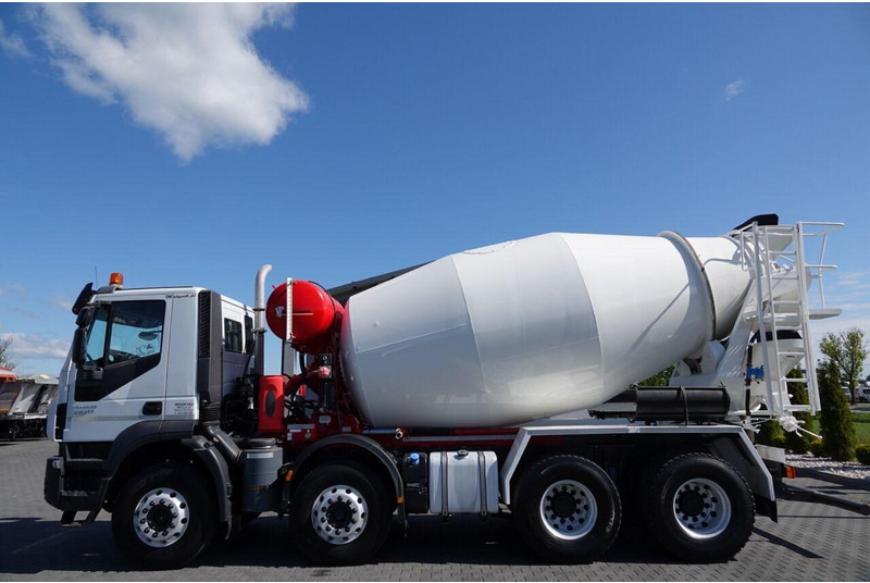 Iveco TRAKKER 410 / 8X4 / BETONOMIESZARKA 9 M3 / PUTZMEISTER / ALUFELG - Betonvedējs: foto 3 Iveco TRAKKER 410 / 8X4 / BETONOMIESZARKA 9 M3 / PUTZMEISTER / ALUFELG - Betonvedējs: foto 3
