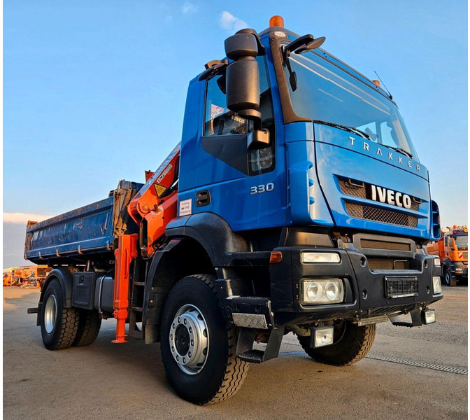Iveco Trakker 190T33 4x4 M Tipper + Crane Atlas 120.2E - Kravas automašīna pašizgāzējs, Kravas auto ar manipulatoru: foto 2 Iveco Trakker 190T33 4x4 M Tipper + Crane Atlas 120.2E - Kravas automašīna pašizgāzējs, Kravas auto ar manipulatoru: foto 2