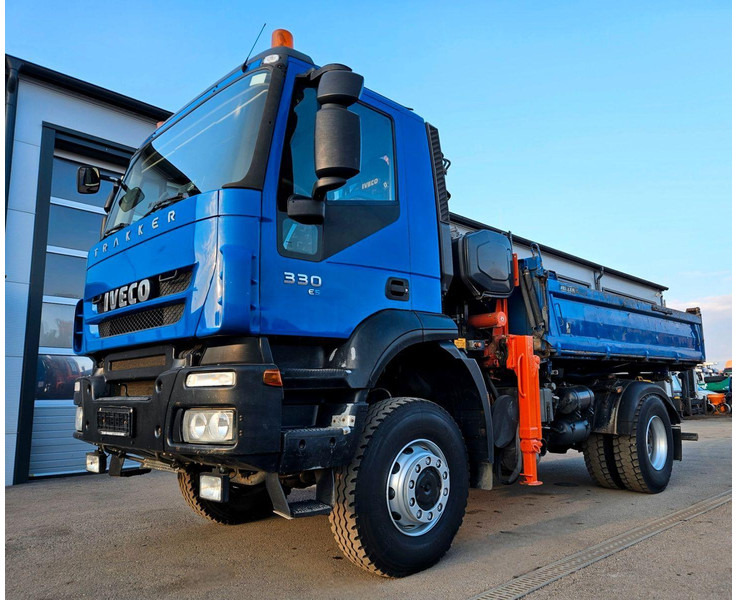 Iveco Trakker 190T33 4x4 M Tipper + Crane Atlas 120.2E - Kravas automašīna pašizgāzējs, Kravas auto ar manipulatoru: foto 1 Iveco Trakker 190T33 4x4 M Tipper + Crane Atlas 120.2E - Kravas automašīna pašizgāzējs, Kravas auto ar manipulatoru: foto 1