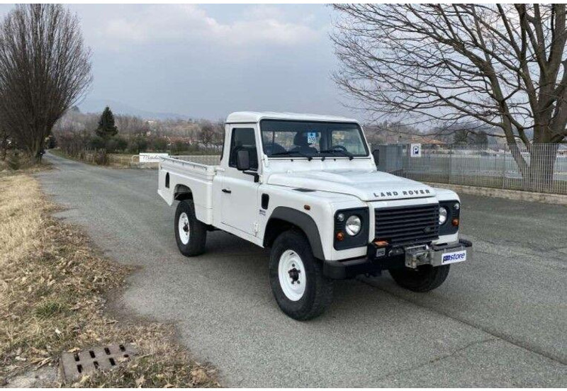 Land Rover Defender 110 - 2.2 Td4 4x4 Platós - Automašīna ar kravas platformu: foto 2 Land Rover Defender 110 - 2.2 Td4 4x4 Platós - Automašīna ar kravas platformu: foto 2