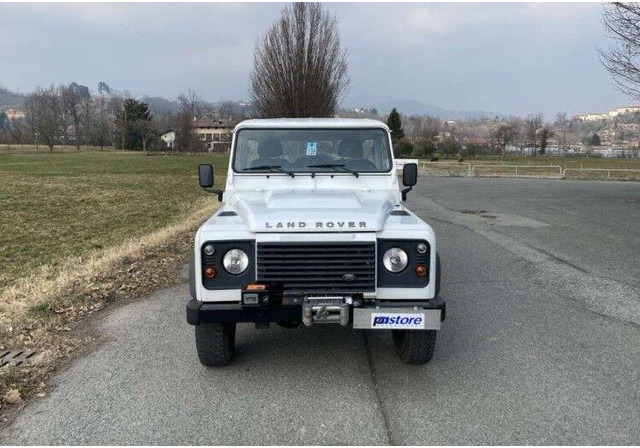 Land Rover Defender 110 - 2.2 Td4 4x4 Platós - Automašīna ar kravas platformu: foto 3 Land Rover Defender 110 - 2.2 Td4 4x4 Platós - Automašīna ar kravas platformu: foto 3