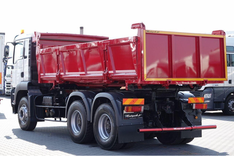 Kravas automašīna pašizgāzējs MAN TGA 33.390 / 6X4 / WYWROTKA 2 STRONNA / HYDROBURTA / MANUAL / SP: foto 13 Kravas automašīna pašizgāzējs MAN TGA 33.390 / 6X4 / WYWROTKA 2 STRONNA / HYDROBURTA / MANUAL / SP: foto 13