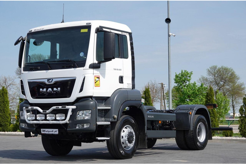 MAN TGS 18.420 / 4X4 / RAMA DŁ. 5,6 M / NAVI / DO ZABUDOWY / SPROWA - Šasija kravas automašīna: foto 1 MAN TGS 18.420 / 4X4 / RAMA DŁ. 5,6 M / NAVI / DO ZABUDOWY / SPROWA - Šasija kravas automašīna: foto 1