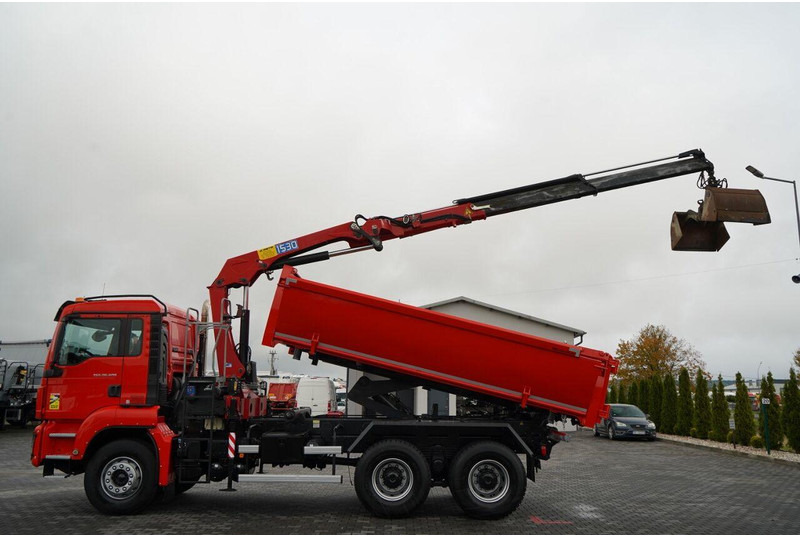 MAN TGS 26.400 / 6x4 / WYWROTKA 2 STRONNA + HDS HMF 1530 K2 / HYDR - Kravas automašīna pašizgāzējs, Kravas auto ar manipulatoru: foto 2 MAN TGS 26.400 / 6x4 / WYWROTKA 2 STRONNA + HDS HMF 1530 K2 / HYDR - Kravas automašīna pašizgāzējs, Kravas auto ar manipulatoru: foto 2