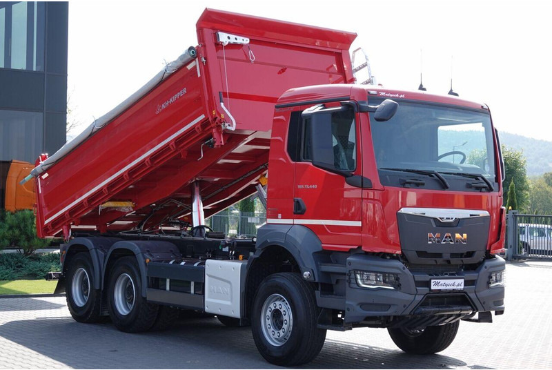 MAN TGS 33.440 / 6X4 / WYWROTKA 3 STRONNA / HYDROBURTA / BORDMATIC / - Kravas automašīna pašizgāzējs: foto 2 MAN TGS 33.440 / 6X4 / WYWROTKA 3 STRONNA / HYDROBURTA / BORDMATIC / - Kravas automašīna pašizgāzējs: foto 2