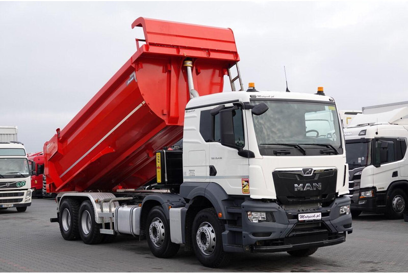 MAN TGS 35.430 / 8X4 / WYWROTKA TYLNOZSYPOWA / HYDROKLAPA / OPONY 10 - Kravas automašīna pašizgāzējs: foto 4 MAN TGS 35.430 / 8X4 / WYWROTKA TYLNOZSYPOWA / HYDROKLAPA / OPONY 10 - Kravas automašīna pašizgāzējs: foto 4
