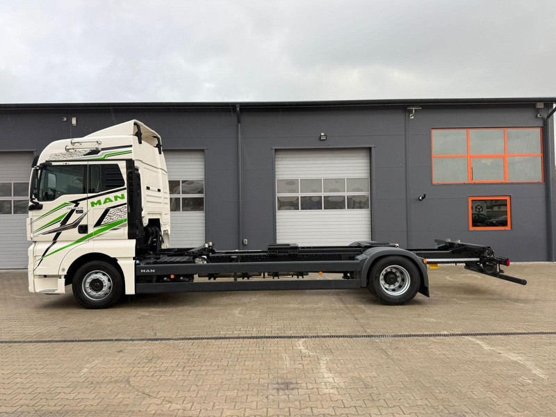 MAN TGX 18.470 // Przebieg 252 tyś. km !!! // Ciężarówka jak nowa // - Šasija kravas automašīna: foto 2 MAN TGX 18.470 // Przebieg 252 tyś. km !!! // Ciężarówka jak nowa // - Šasija kravas automašīna: foto 2