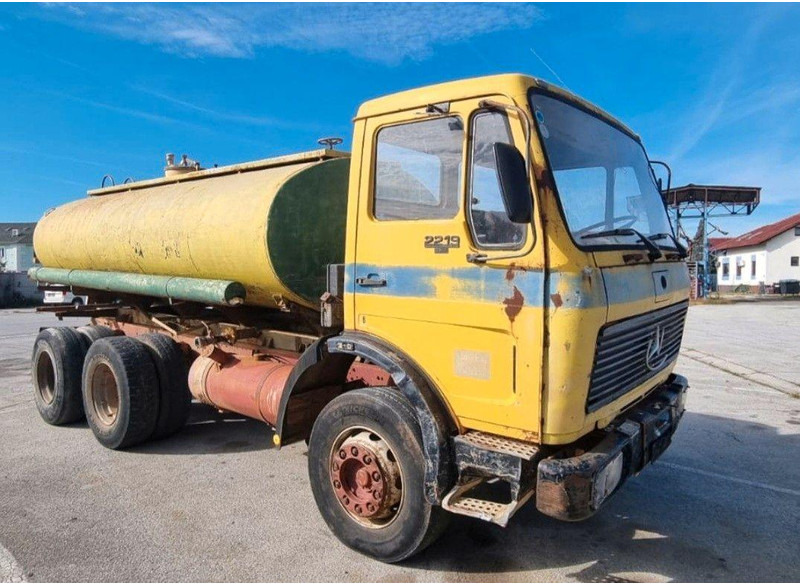 Mercedes-Benz 2219 6x4 Vízszállító Tartálykocsi - Autocisterna: foto 1 Mercedes-Benz 2219 6x4 Vízszállító Tartálykocsi - Autocisterna: foto 1