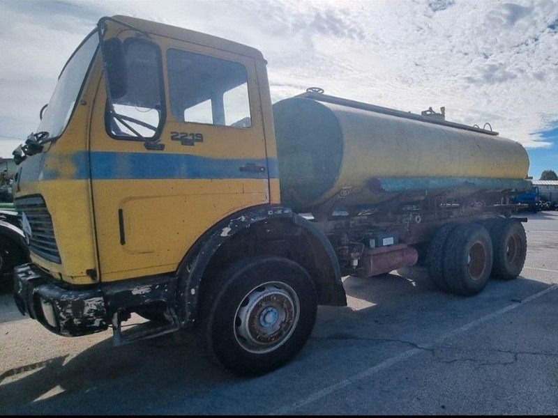 Mercedes-Benz 2219 6x4 Vízszállító Tartálykocsi - Autocisterna: foto 2 Mercedes-Benz 2219 6x4 Vízszállító Tartálykocsi - Autocisterna: foto 2