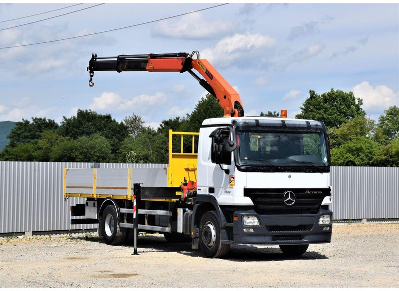 Mercedes-Benz ACTROS 1832 - Kravas automašīna pašizgāzējs, Kravas auto ar manipulatoru: foto 1 Mercedes-Benz ACTROS 1832 - Kravas automašīna pašizgāzējs, Kravas auto ar manipulatoru: foto 1