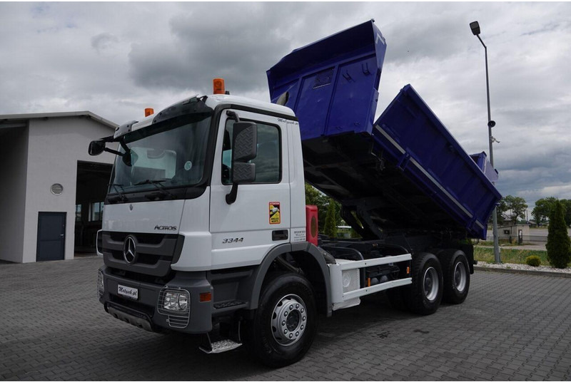 Mercedes-Benz ACTROS 3344 / 6x4 / WYWROTKA 2 STR / BORDMATIC / HYDROBURTA / HY - Kravas automašīna pašizgāzējs: foto 3 Mercedes-Benz ACTROS 3344 / 6x4 / WYWROTKA 2 STR / BORDMATIC / HYDROBURTA / HY - Kravas automašīna pašizgāzējs: foto 3