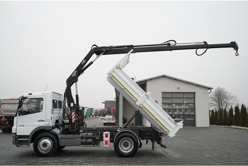 Mercedes-Benz ATEGO 1218 / 4x2 / WYWROTKA + HDS HIAB 0088 BS-3 / PILOT /MANU - Kravas automašīna pašizgāzējs, Kravas auto ar manipulatoru: foto 2 Mercedes-Benz ATEGO 1218 / 4x2 / WYWROTKA + HDS HIAB 0088 BS-3 / PILOT /MANU - Kravas automašīna pašizgāzējs, Kravas auto ar manipulatoru: foto 2