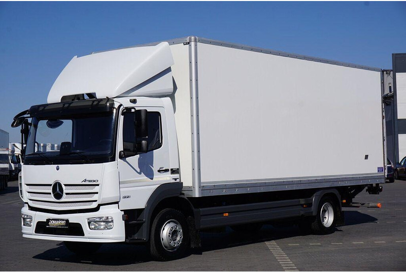 Mercedes-Benz ATEGO / 1221 / ACC / EURO 6 / KONTENER + WINDA / 17 PALET - Kravas automašīna ar slēgto virsbūvi: foto 2 Mercedes-Benz ATEGO / 1221 / ACC / EURO 6 / KONTENER + WINDA / 17 PALET - Kravas automašīna ar slēgto virsbūvi: foto 2