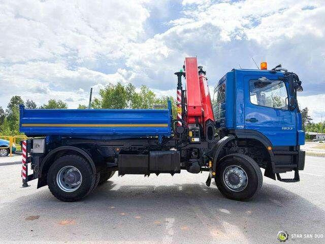 Kravas automašīna pašizgāzējs, Kravas auto ar manipulatoru Mercedes-Benz AXOR 1833 4x4 Palfinger PK 22002 EH Crane Winch: foto 9