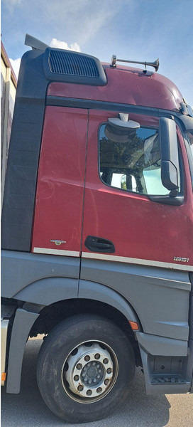 Mercedes-Benz Actros 1851 - Kravas automašīna dzīvnieku pārvadāšanai: foto 4 Mercedes-Benz Actros 1851 - Kravas automašīna dzīvnieku pārvadāšanai: foto 4