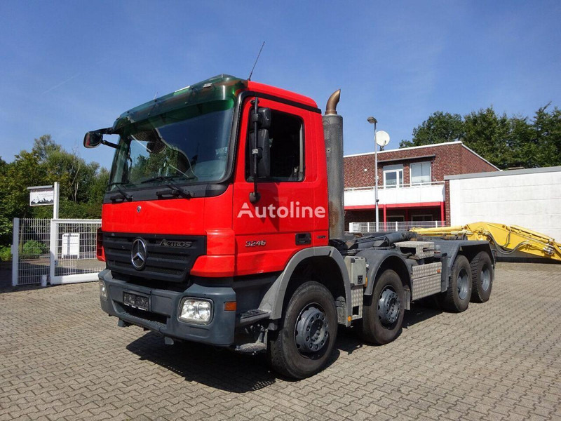 Mercedes-Benz Actros 3246 - Hook lift truck - Pacēlājs ar āķi: foto 1 Mercedes-Benz Actros 3246 - Hook lift truck - Pacēlājs ar āķi: foto 1