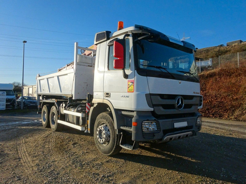Mercedes-Benz Actros 3336 6x4 Three sided Tipper + Crane FASSI F155A.0.22 - Kravas automašīna pašizgāzējs, Kravas auto ar manipulatoru: foto 2 Mercedes-Benz Actros 3336 6x4 Three sided Tipper + Crane FASSI F155A.0.22 - Kravas automašīna pašizgāzējs, Kravas auto ar manipulatoru: foto 2