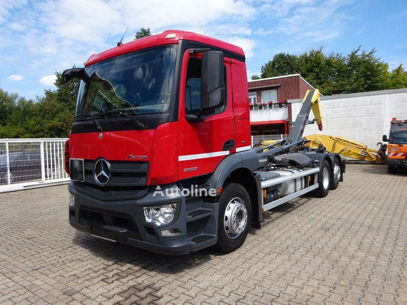 Mercedes-Benz Antos 2532 - Hook lift truck - Pacēlājs ar āķi: foto 3 Mercedes-Benz Antos 2532 - Hook lift truck - Pacēlājs ar āķi: foto 3