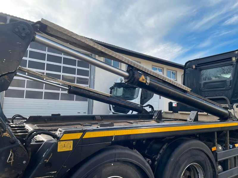 Būvgružu konteineru vedējs Mercedes-Benz Antos 2545 - Meiller AK 16 MT Absetzkipper: foto 10 Būvgružu konteineru vedējs Mercedes-Benz Antos 2545 - Meiller AK 16 MT Absetzkipper: foto 10