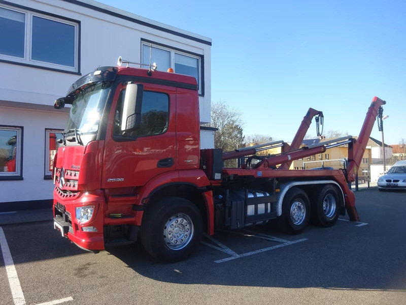 Mercedes-Benz Arocs 2536 - Meiller AK 16 MT Absetzkipper - Būvgružu konteineru vedējs: foto 1 Mercedes-Benz Arocs 2536 - Meiller AK 16 MT Absetzkipper - Būvgružu konteineru vedējs: foto 1