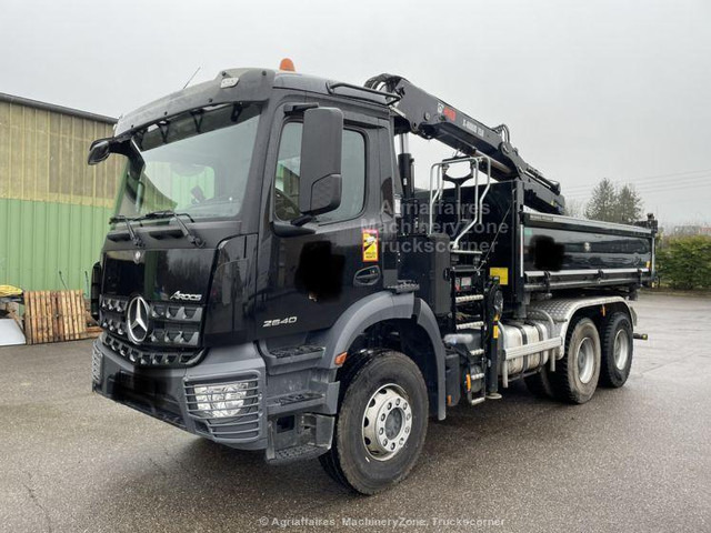 Mercedes-Benz Arocs 2640 - Kravas automašīna pašizgāzējs, Kravas auto ar manipulatoru: foto 1 Mercedes-Benz Arocs 2640 - Kravas automašīna pašizgāzējs, Kravas auto ar manipulatoru: foto 1