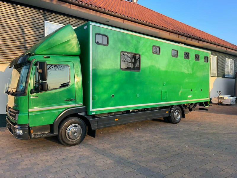 Mercedes-Benz Atego 1018 - Horse transporter - Zirgu kravas automašīna: foto 1 Mercedes-Benz Atego 1018 - Horse transporter - Zirgu kravas automašīna: foto 1