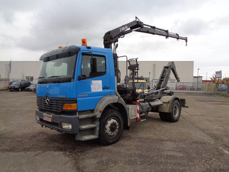 Mercedes-Benz Atego 1828 Hook lift truck + Crane Hiab 102 - Pacēlājs ar āķi, Kravas auto ar manipulatoru: foto 1 Mercedes-Benz Atego 1828 Hook lift truck + Crane Hiab 102 - Pacēlājs ar āķi, Kravas auto ar manipulatoru: foto 1