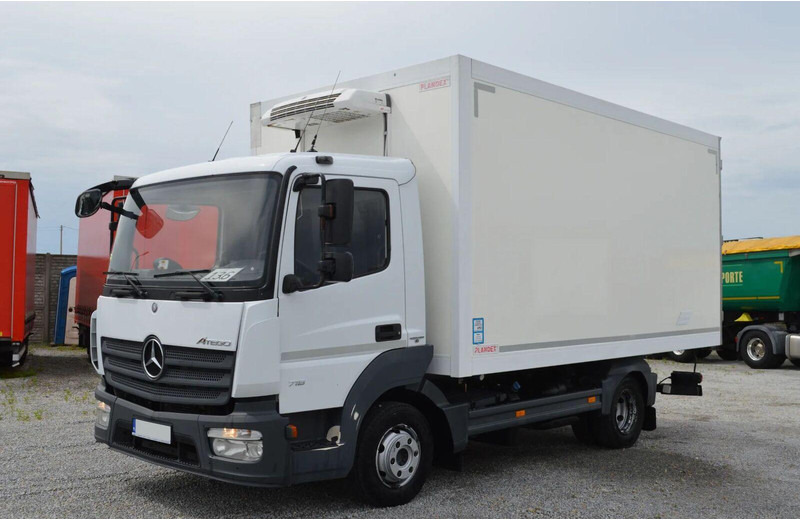 Mercedes-Benz Atego 716 IZOTERMA REFRIGERATOR SIDE DOOR - Kravas automašīna refrižerators: foto 1 Mercedes-Benz Atego 716 IZOTERMA REFRIGERATOR SIDE DOOR - Kravas automašīna refrižerators: foto 1