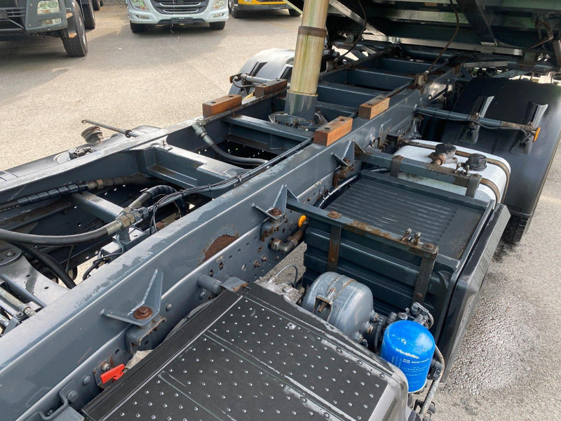 Kravas automašīna pašizgāzējs Mercedes-Benz Axor 1829: foto 17 Kravas automašīna pašizgāzējs Mercedes-Benz Axor 1829: foto 17