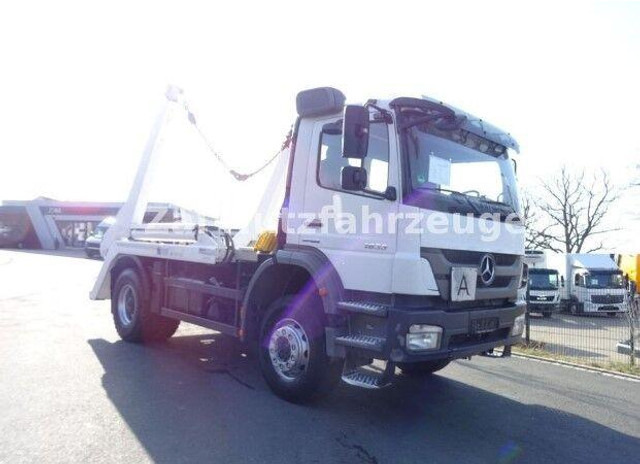 Mercedes-Benz Axor 1833 - Būvgružu konteineru vedējs: foto 4 Mercedes-Benz Axor 1833 - Būvgružu konteineru vedējs: foto 4