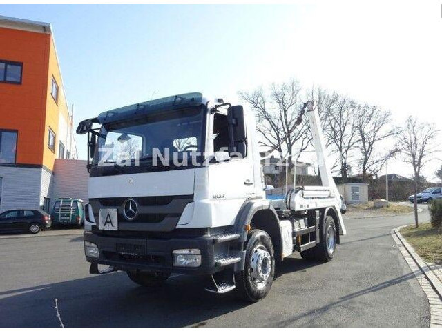 Mercedes-Benz Axor 1833 - Būvgružu konteineru vedējs: foto 5 Mercedes-Benz Axor 1833 - Būvgružu konteineru vedējs: foto 5