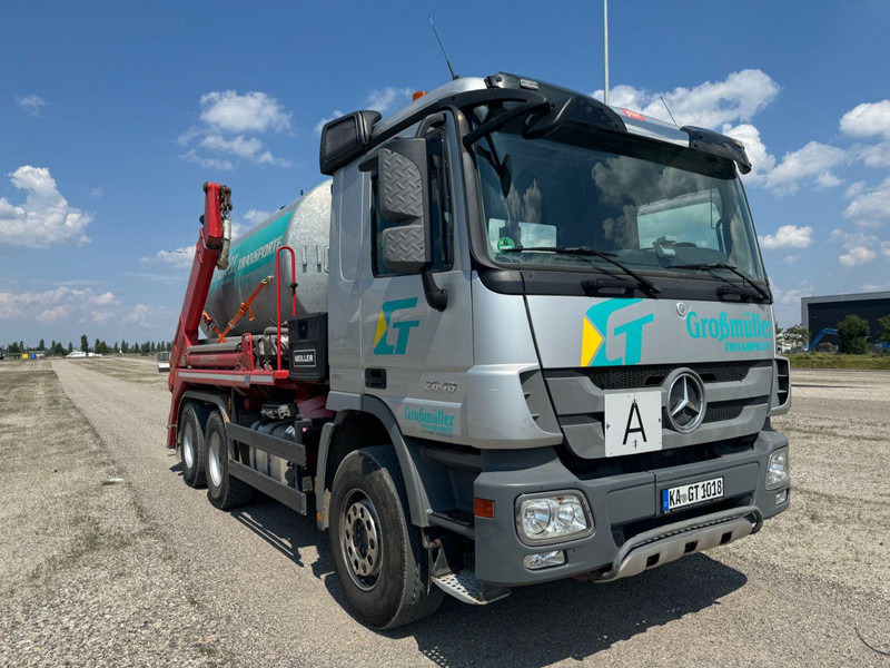 Mercedes-Benz MP 3 2648,6x4,voll-blatt-gefedert,Absetzer - Būvgružu konteineru vedējs: foto 2 Mercedes-Benz MP 3 2648,6x4,voll-blatt-gefedert,Absetzer - Būvgružu konteineru vedējs: foto 2