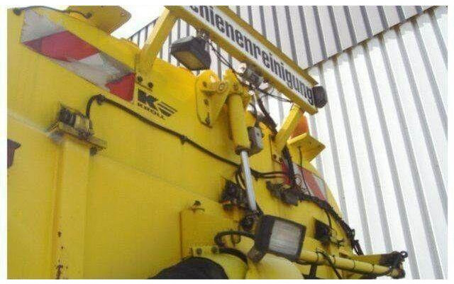 Mercedes-Benz SK 1820 4x2 Schienenreinigungs Kehrmaschine RAIL - Ielu tīrīšanas mašīna: foto 5 Mercedes-Benz SK 1820 4x2 Schienenreinigungs Kehrmaschine RAIL - Ielu tīrīšanas mašīna: foto 5