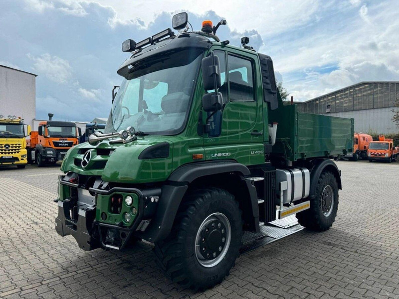 Mercedes-Benz Unimog U430 4x4 Tipper - Kravas automašīna pašizgāzējs: foto 1 Mercedes-Benz Unimog U430 4x4 Tipper - Kravas automašīna pašizgāzējs: foto 1