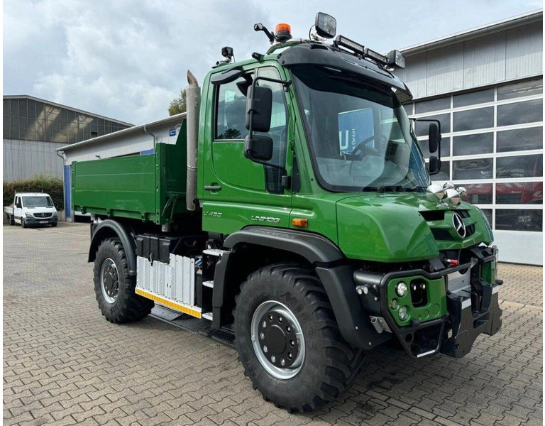 Mercedes-Benz Unimog U430 4x4 Tipper - Kravas automašīna pašizgāzējs: foto 3 Mercedes-Benz Unimog U430 4x4 Tipper - Kravas automašīna pašizgāzējs: foto 3