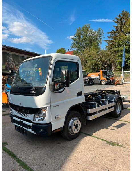 Mitsubishi Fuso Canter 6S15 - Pacēlājs ar āķi: foto 1 Mitsubishi Fuso Canter 6S15 - Pacēlājs ar āķi: foto 1